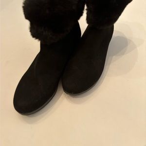 DKMY ok boots back zip faux fur trim.  Like new